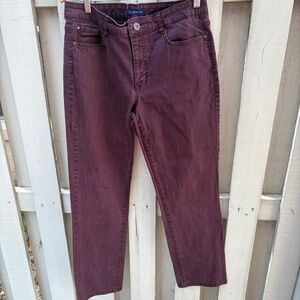 Bandolino Women's Cropped Jeans in Burgundy
